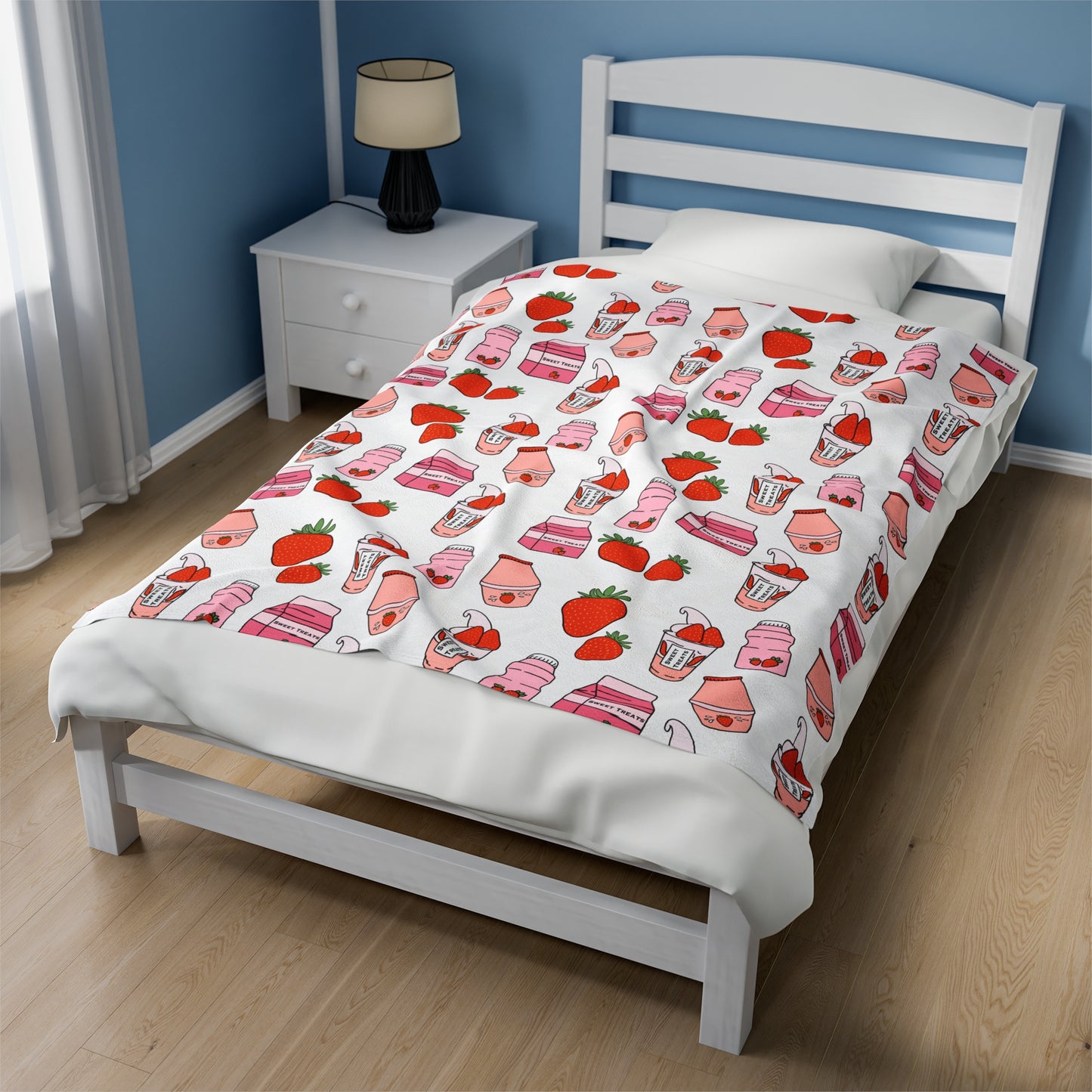 Cute Strawberry Milkshake Velveteen Plush Blanket - Perfect for Cozy Nights