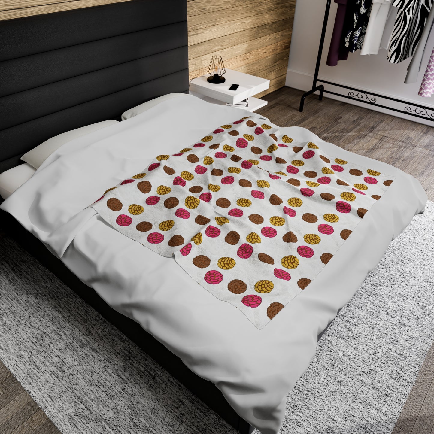 Concha Velveteen Plush Blanket